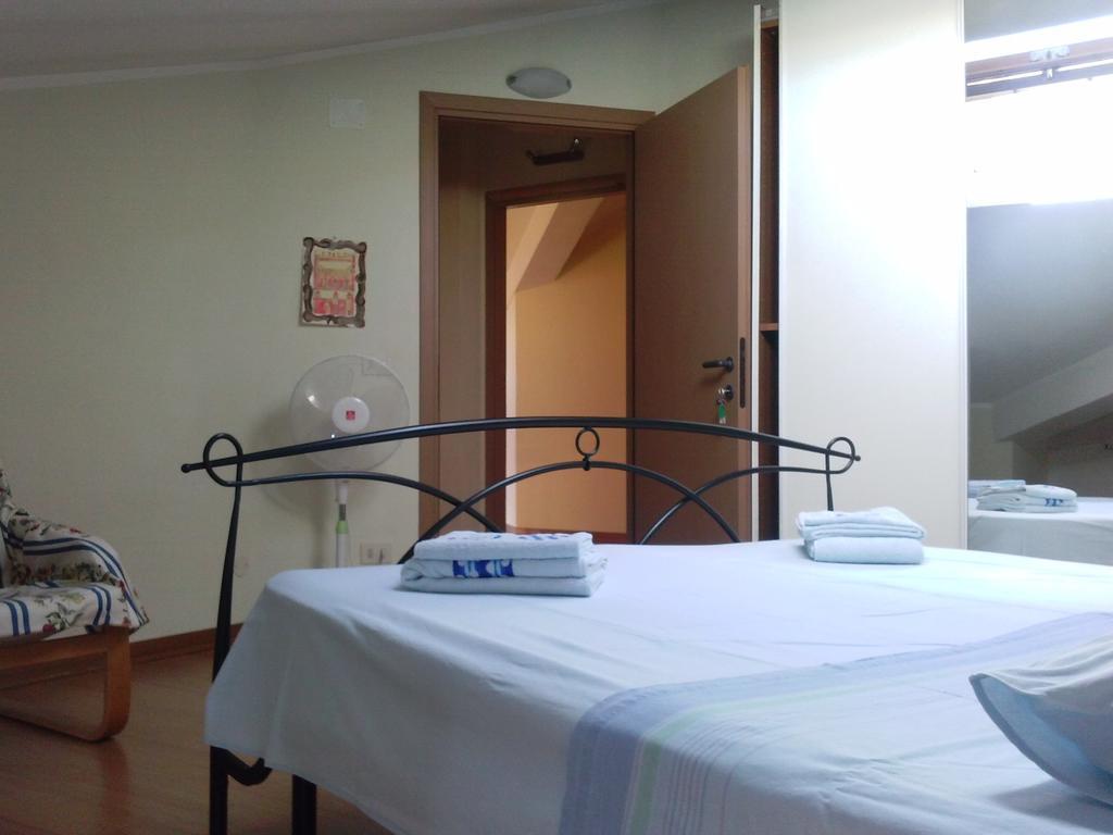 Mansarda Raggio Di Sole Bed and Breakfast Βερόνα Δωμάτιο φωτογραφία